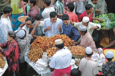 Iftar time in Old dhaka « Old Dhaka